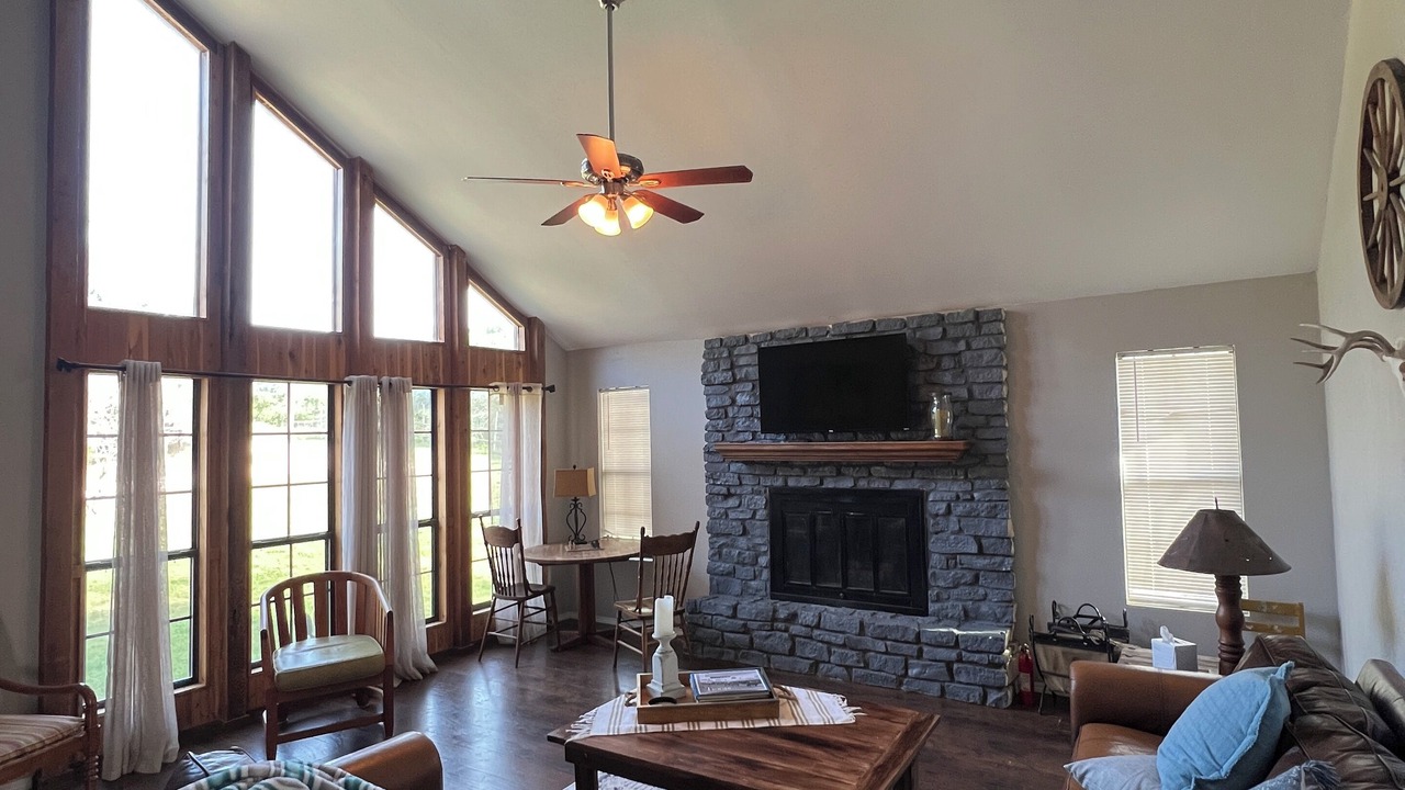 Photo of Livingroom in Cedar Creek