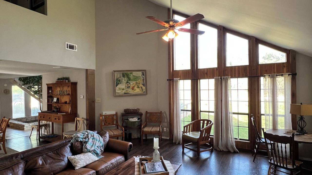 Photo of Livingroom in Cedar Creek