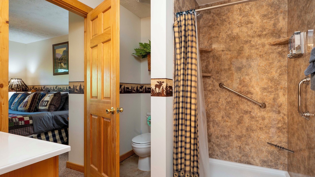 Photo of Bathroom in Black Bear Falls
