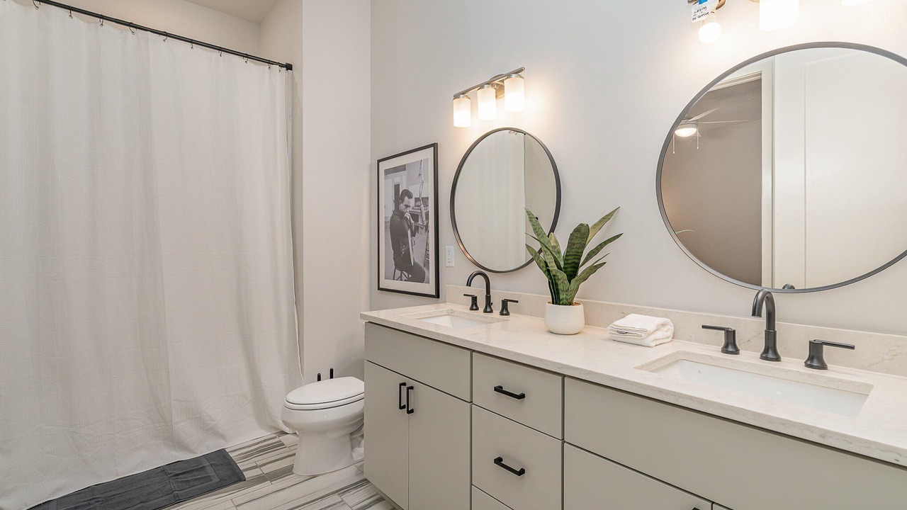 Photo of Bathroom in Music Row