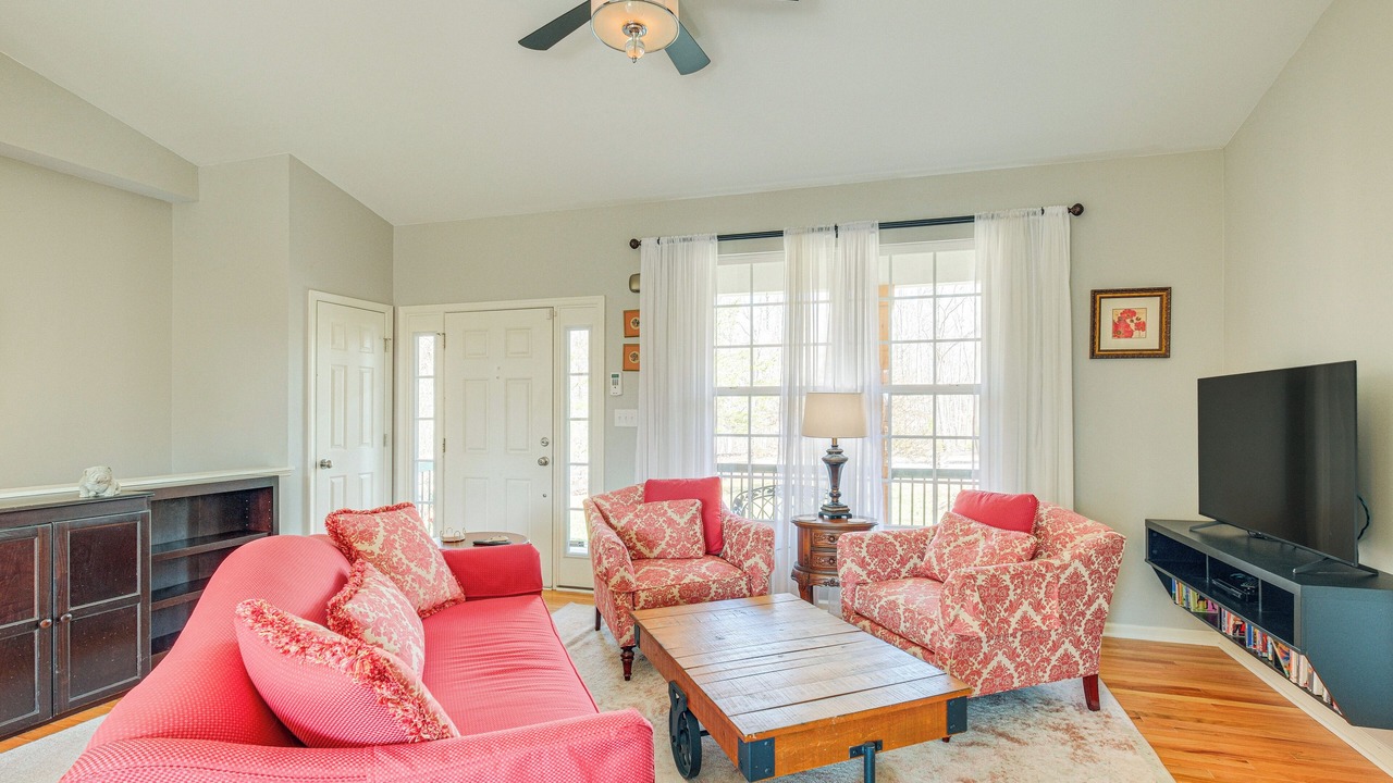 Photo of Livingroom in Louisa