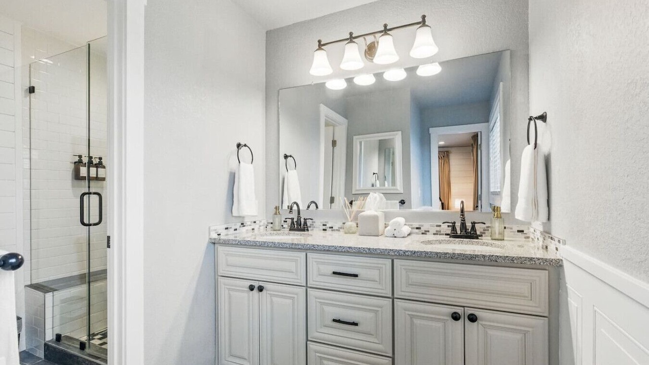 Photo of Bathroom in Arvada Plaza Area