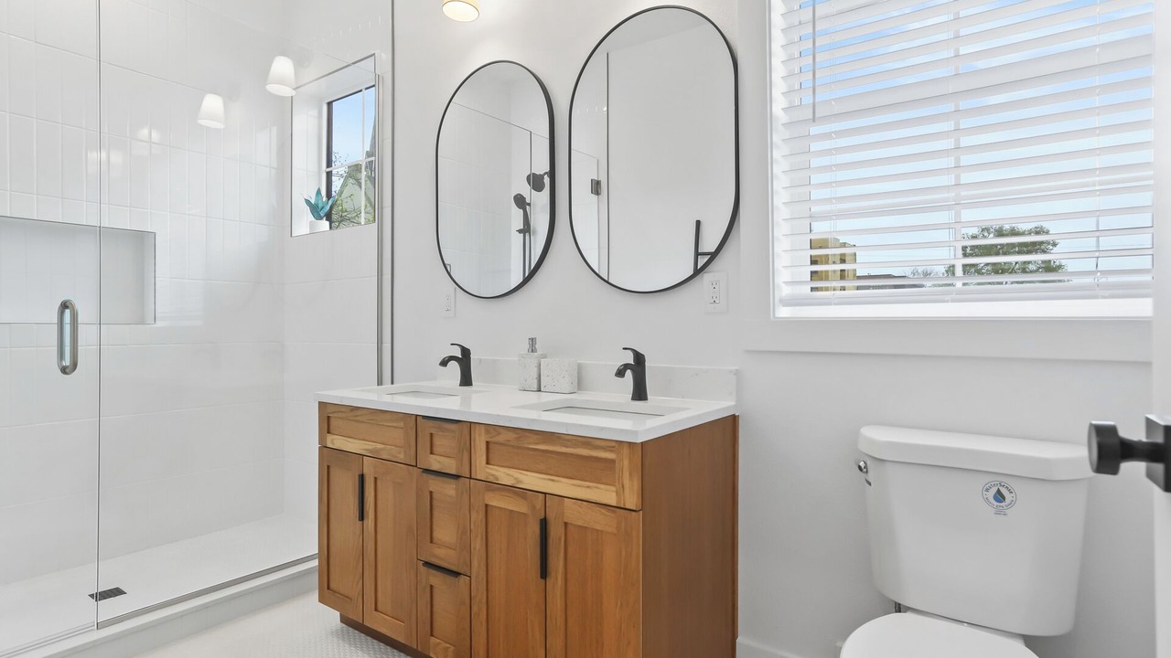 Photo of Bathroom in Alphabet Historic District