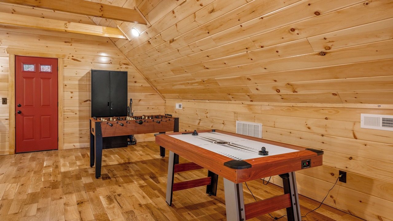 Photo of Bedroom in White Oak Lodge