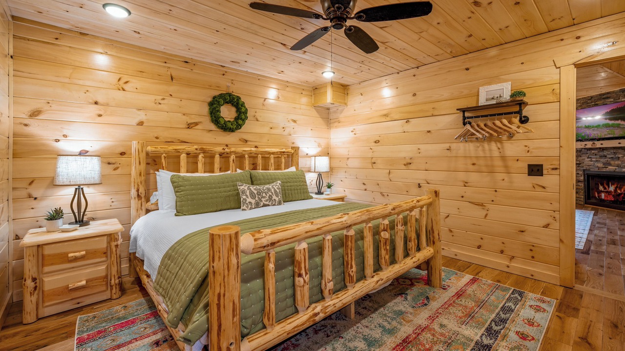 Photo of Bedroom in White Oak Lodge