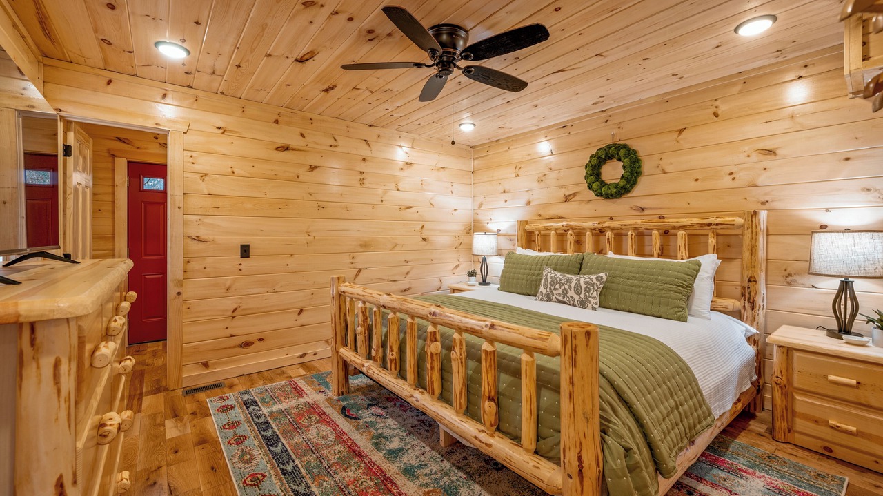Photo of Bedroom in White Oak Lodge