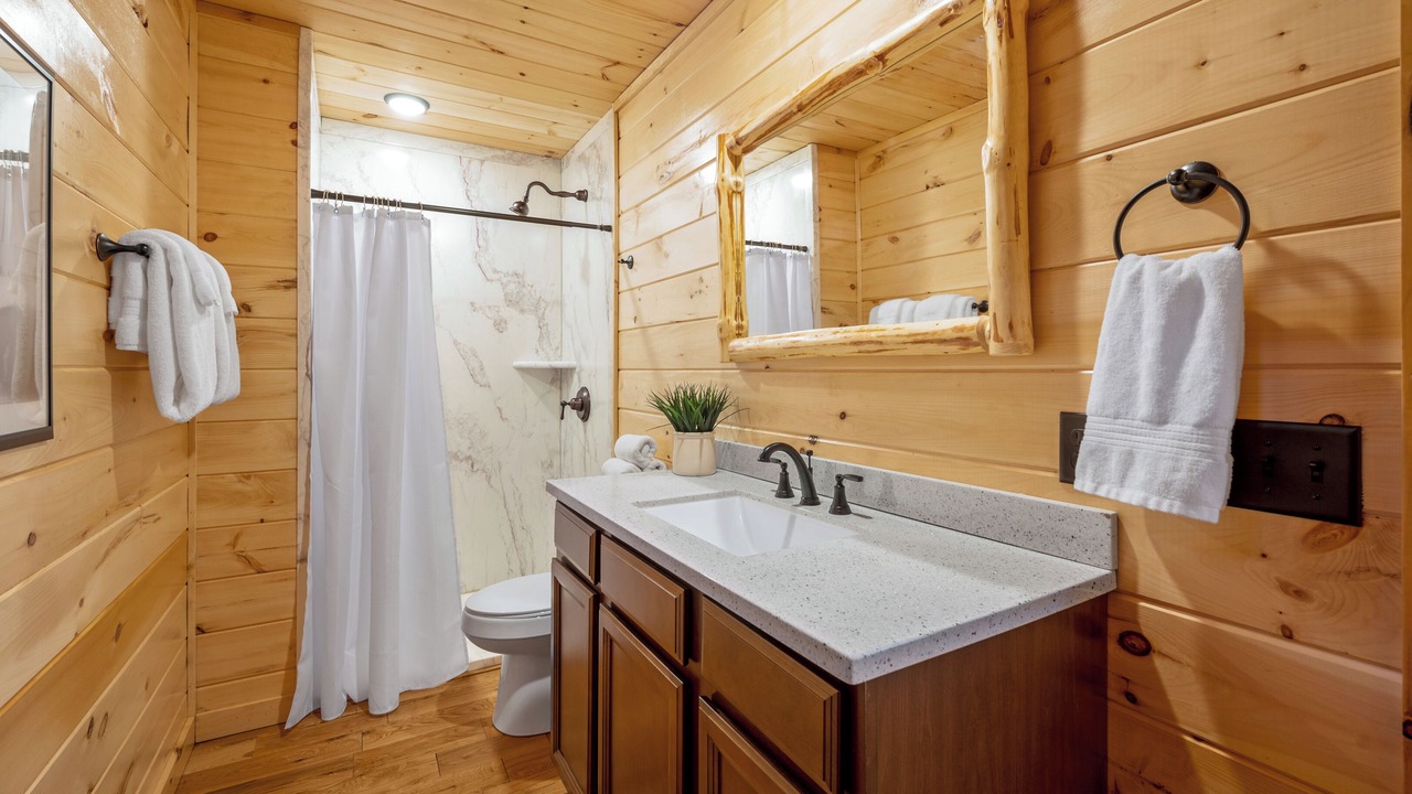 Photo of Bathroom in White Oak Lodge