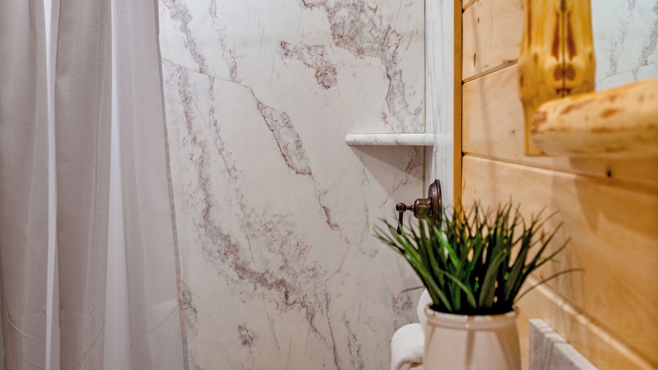 Photo of Bathroom in White Oak Lodge