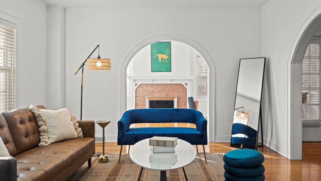 Photo of Livingroom in West Plaza