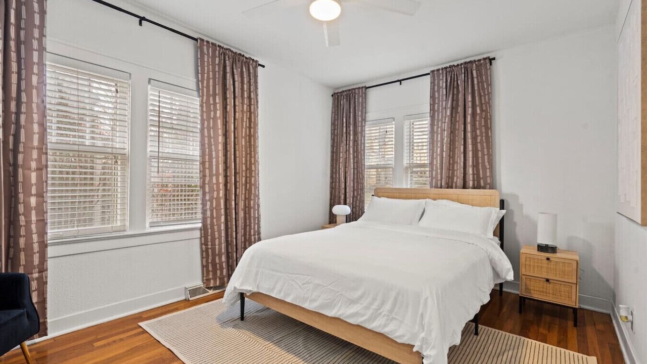 Photo of Bedroom in West Plaza