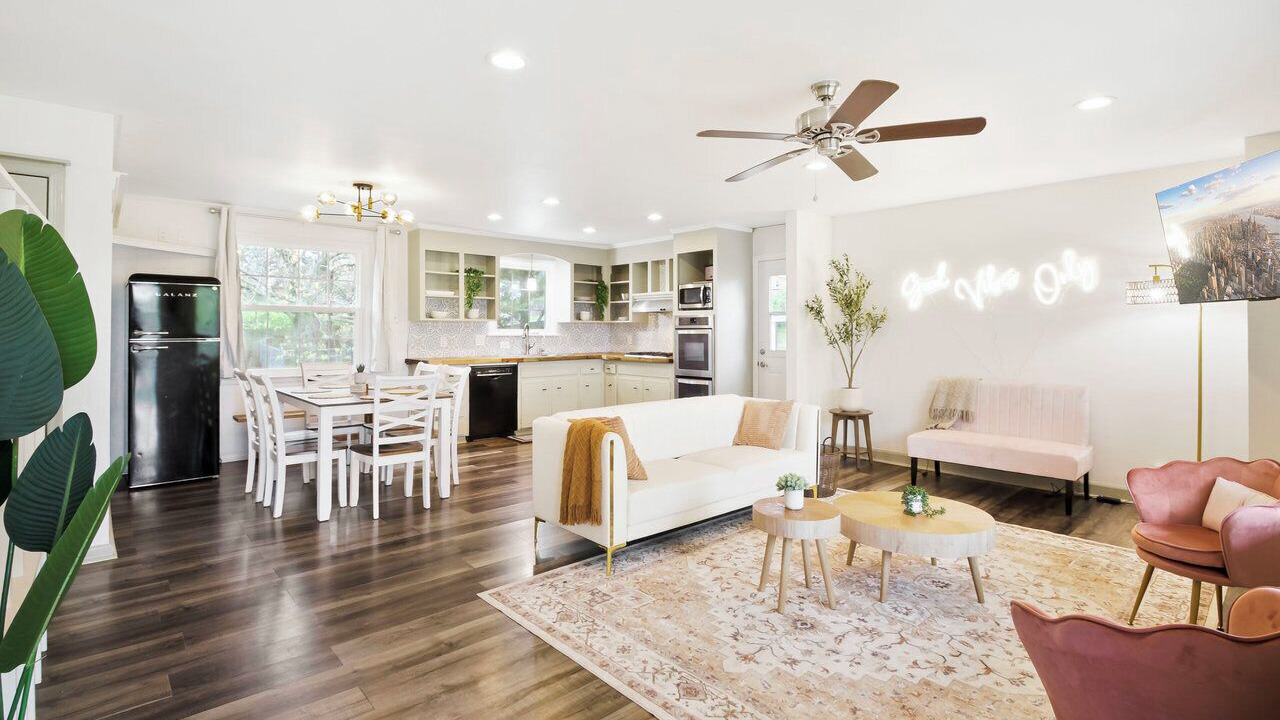 Photo of Livingroom in Charlotte Park