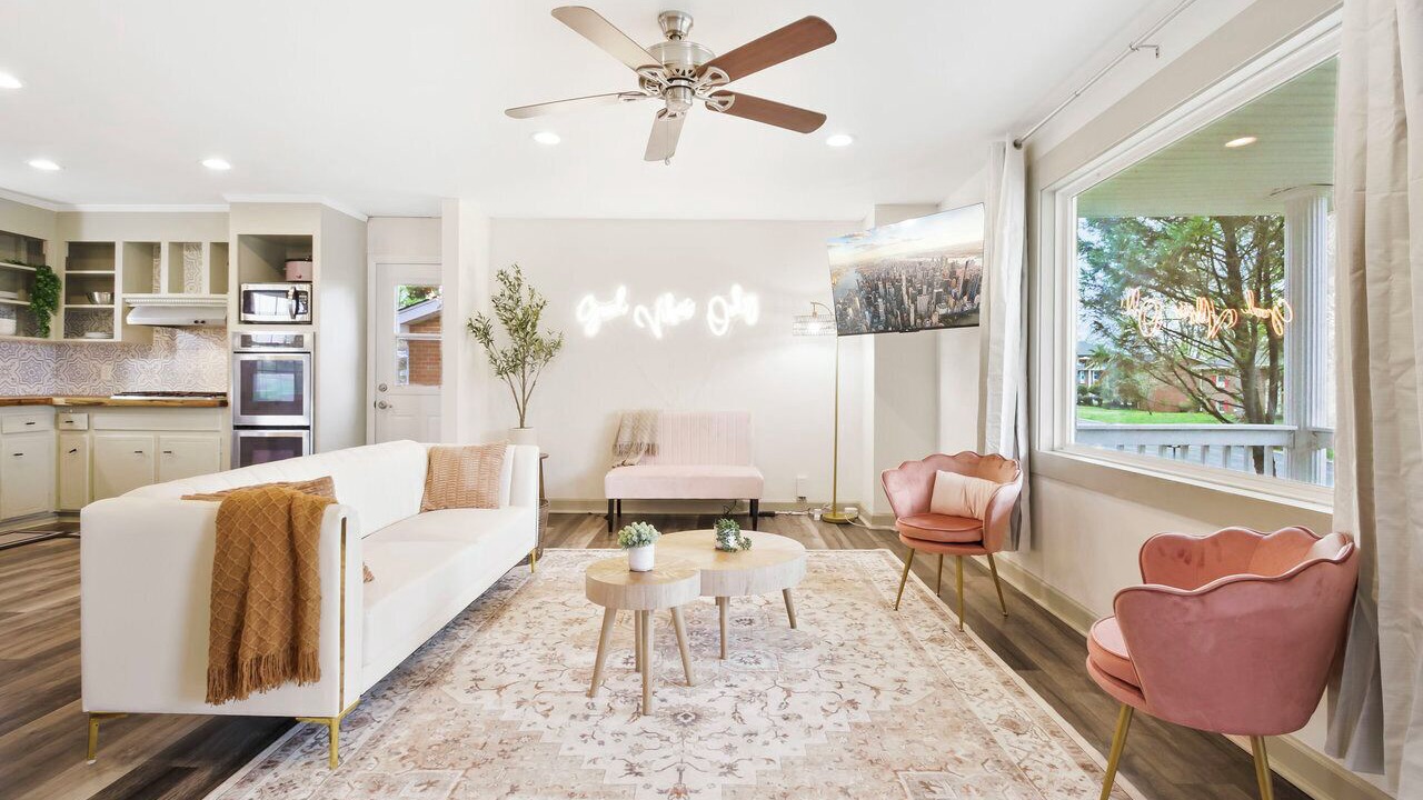 Photo of Livingroom in Charlotte Park