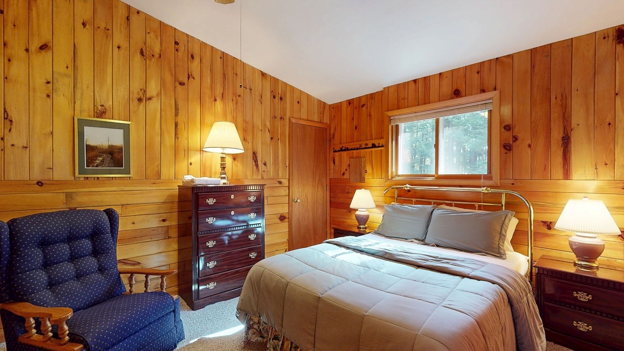 Photo of Bedroom in Three Lakes