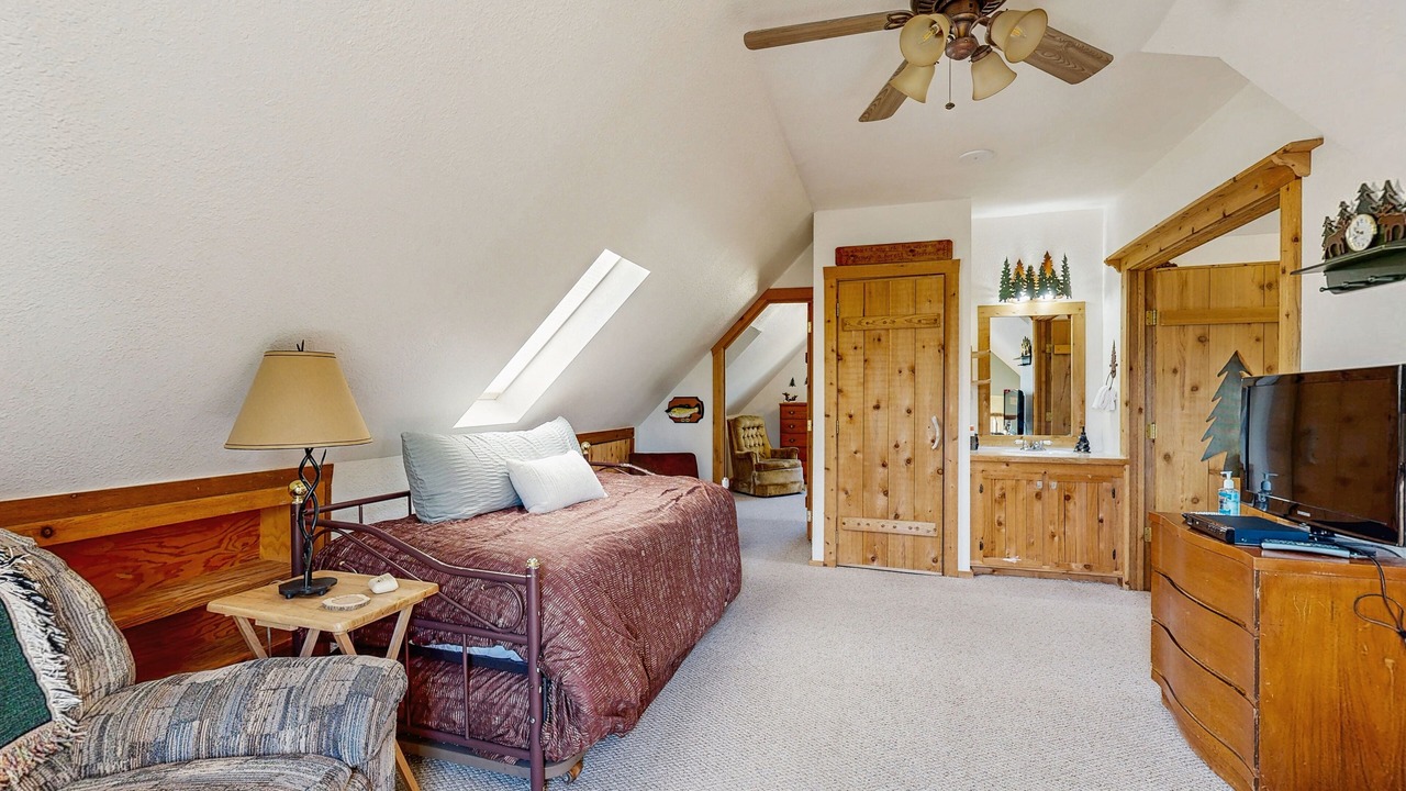 Photo of Bedroom in Drake