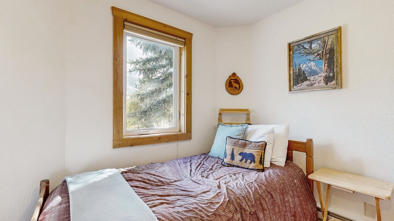 Photo of Bedroom in Drake