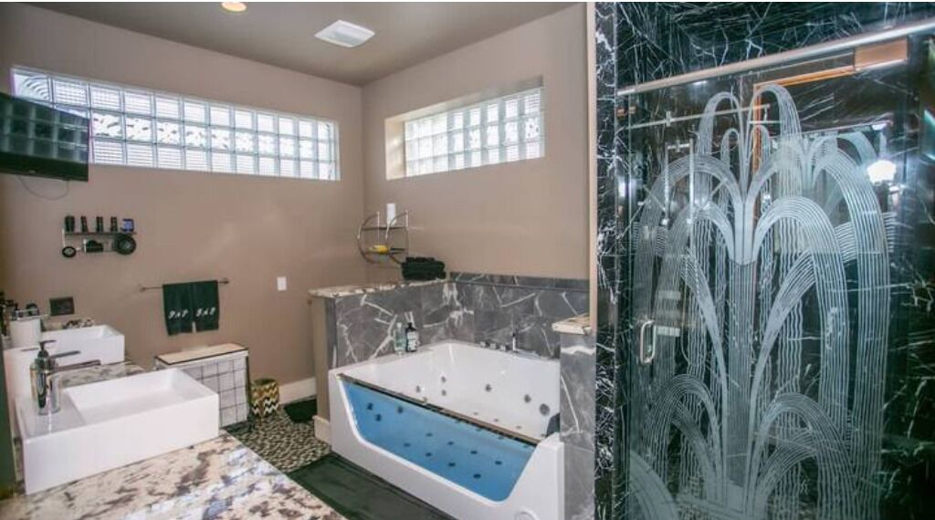 Photo of Bathroom in Marshall