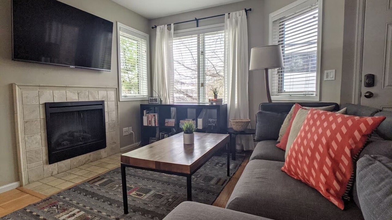 Photo of Livingroom in Central Boulder