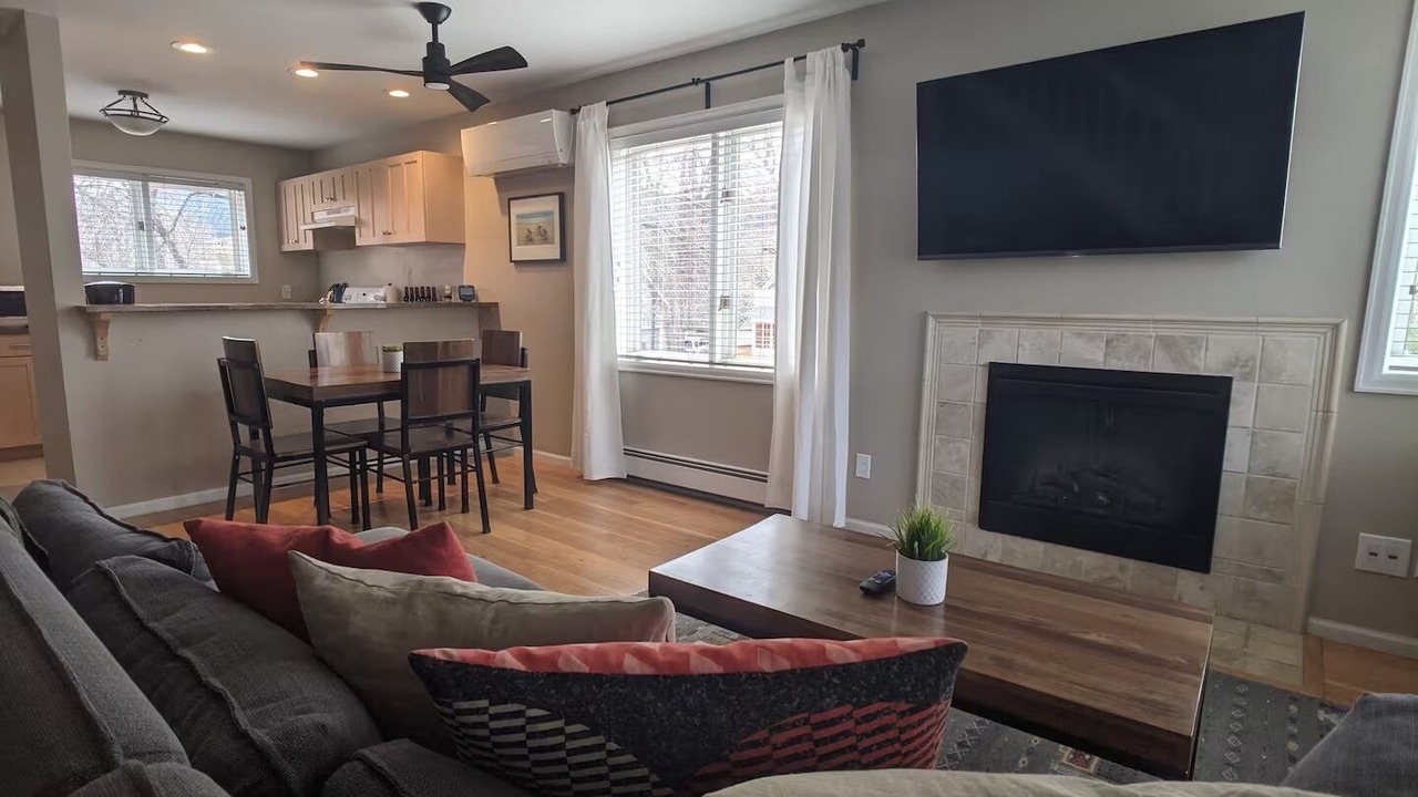 Photo of Livingroom in Central Boulder