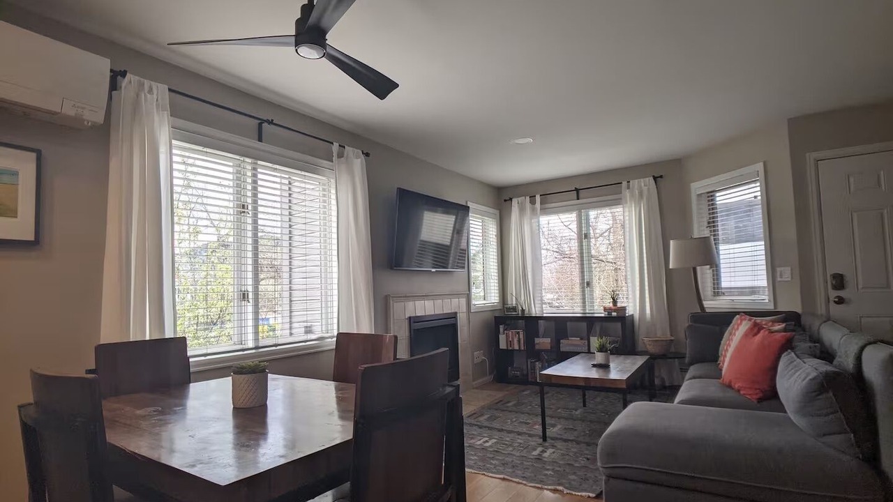 Photo of Livingroom in Central Boulder