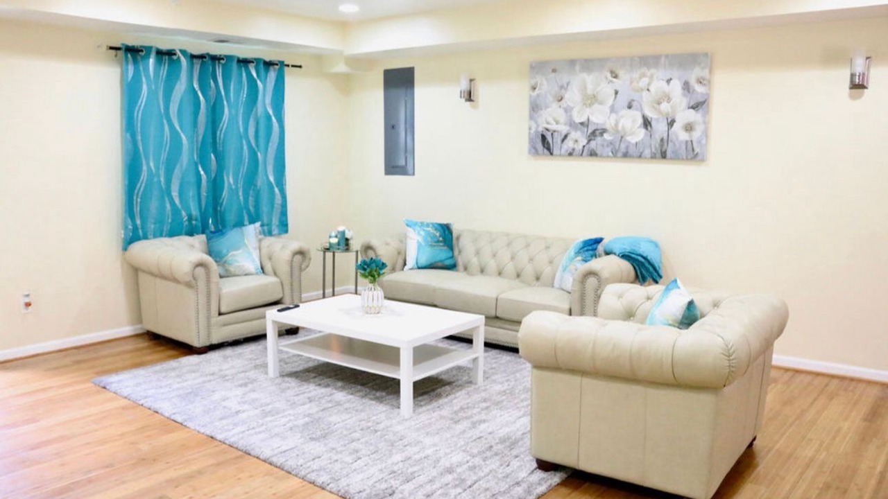 Photo of Livingroom in Lower Central NE