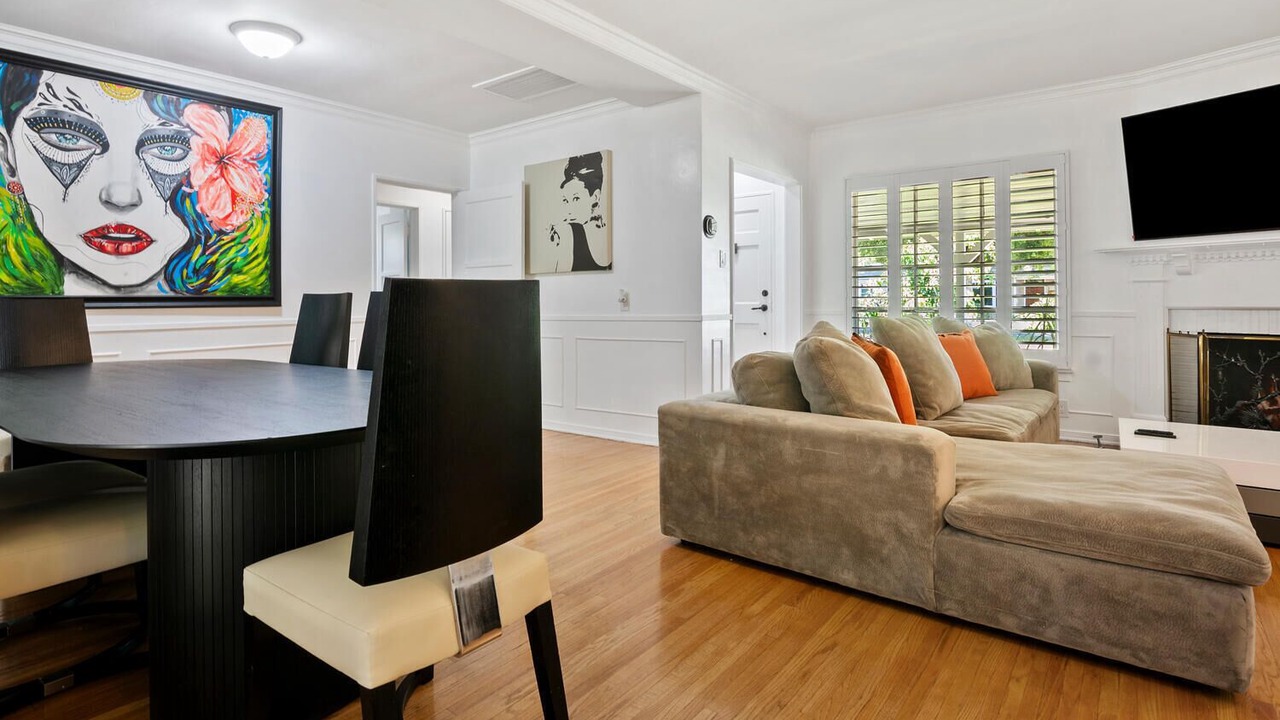 Photo of Livingroom in Valley Village