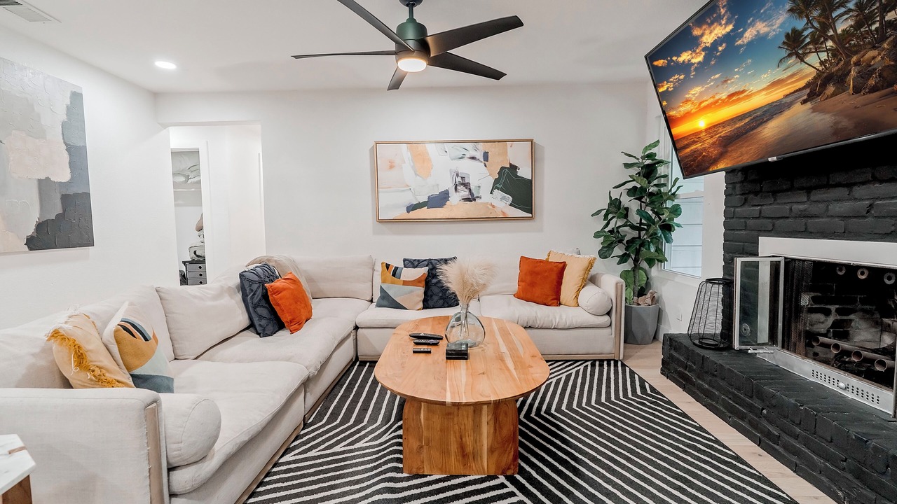 Photo of Livingroom in University Hills