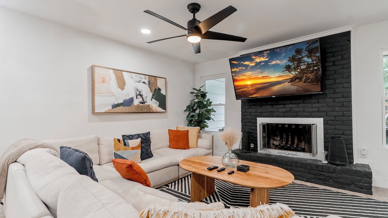Photo of Livingroom in University Hills