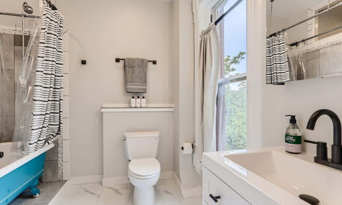 Photo of Bathroom in City Park