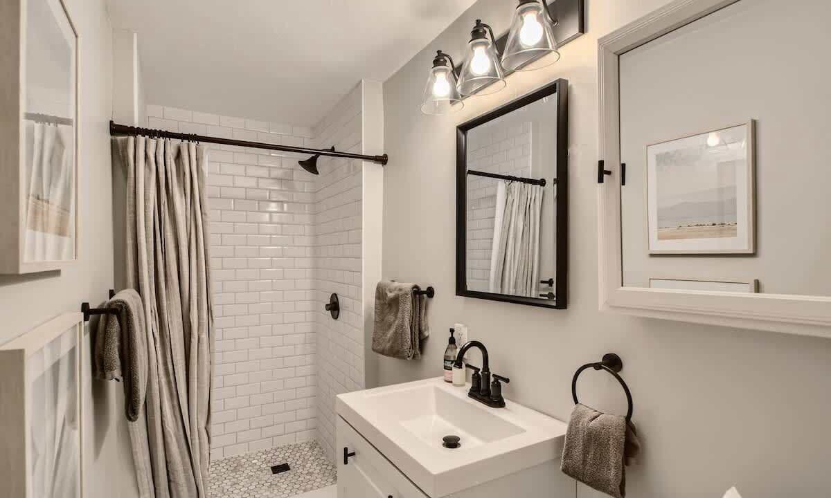 Photo of Bathroom in City Park
