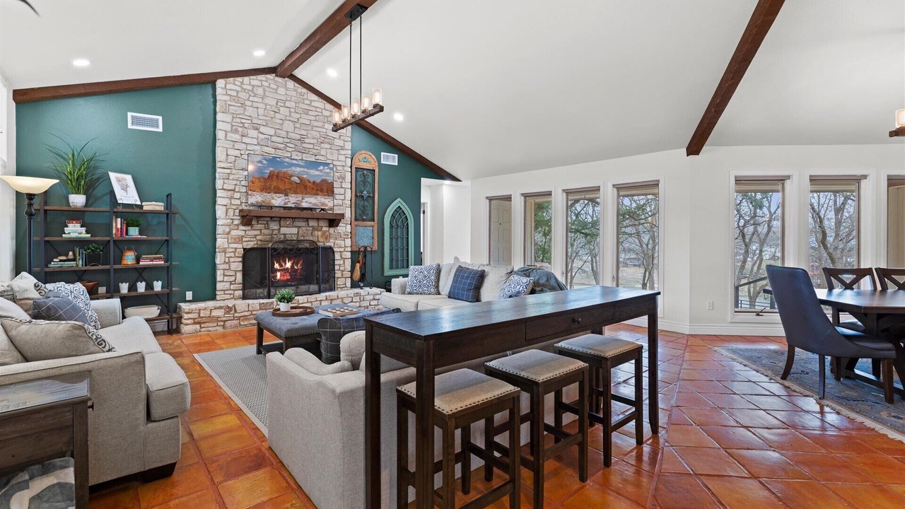 Photo of Livingroom in McQueeney