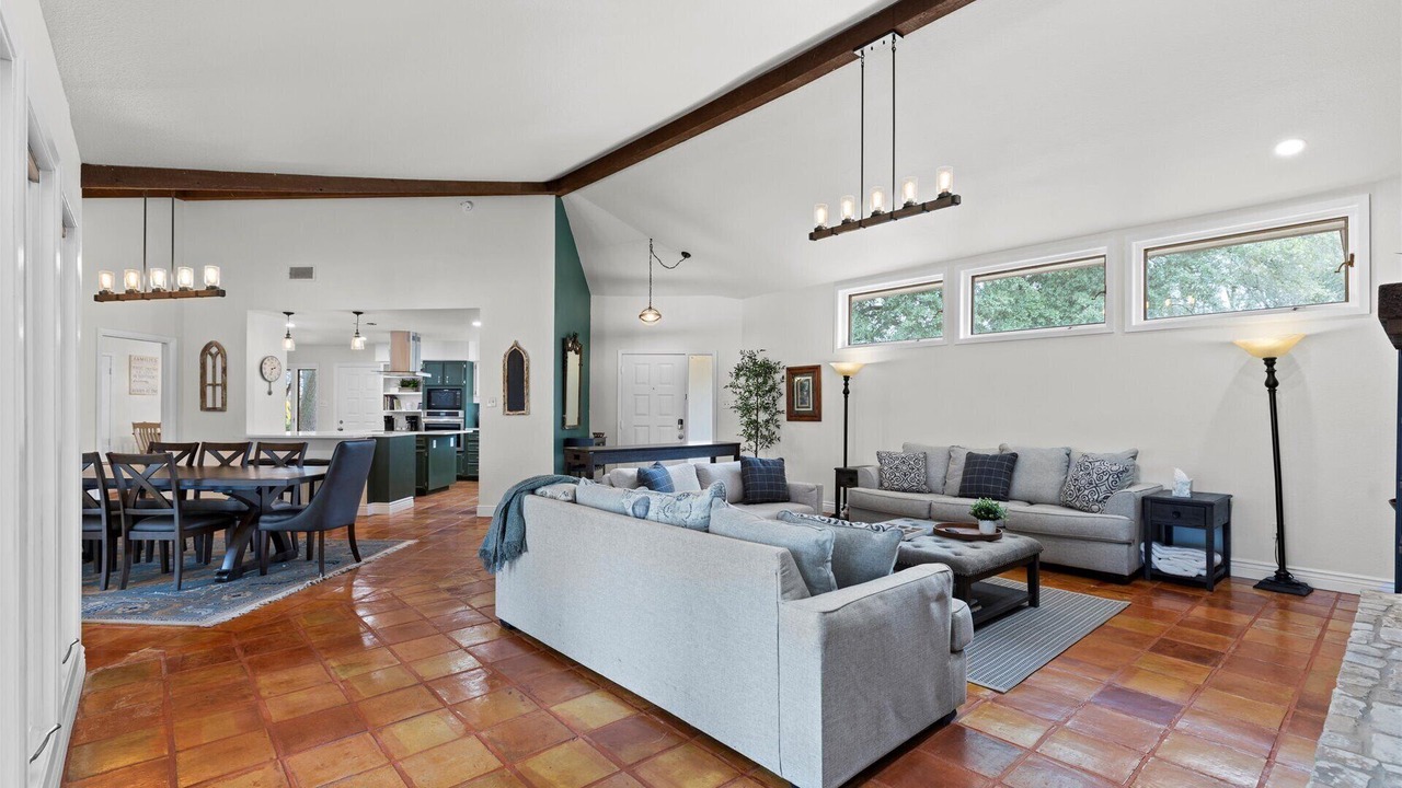 Photo of Livingroom in McQueeney