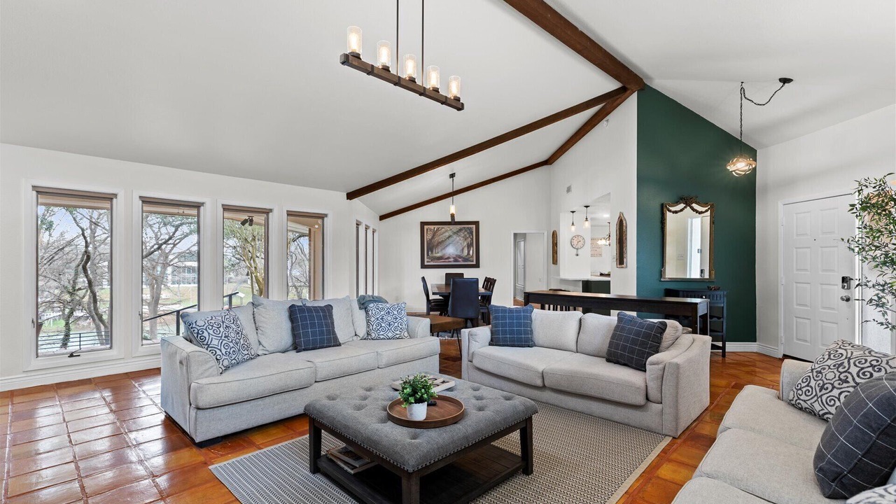 Photo of Livingroom in McQueeney