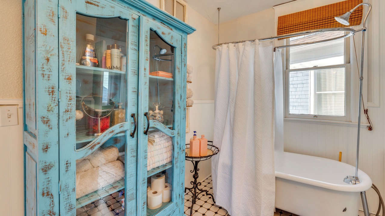 Photo of Bathroom in Central Boulder