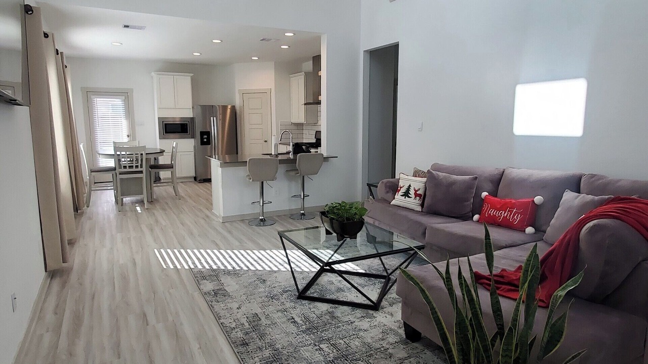 Photo of Livingroom in Southeast Houston