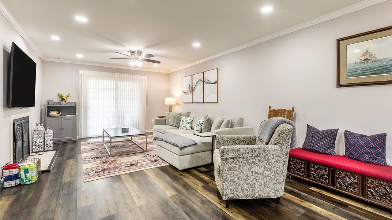 Photo of Livingroom in Edgewater