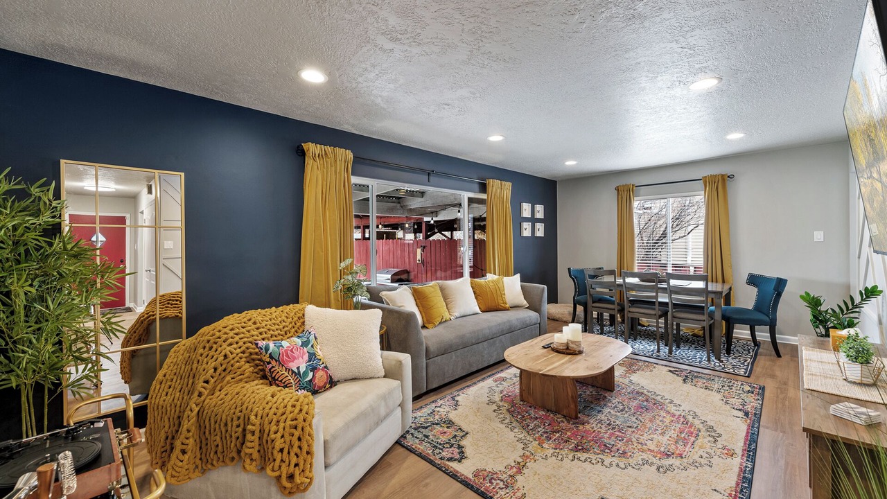 Photo of Livingroom in Midvale