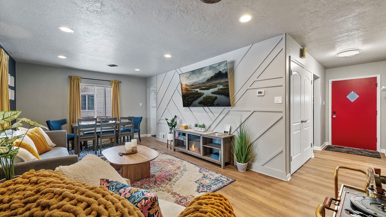 Photo of Livingroom in Midvale
