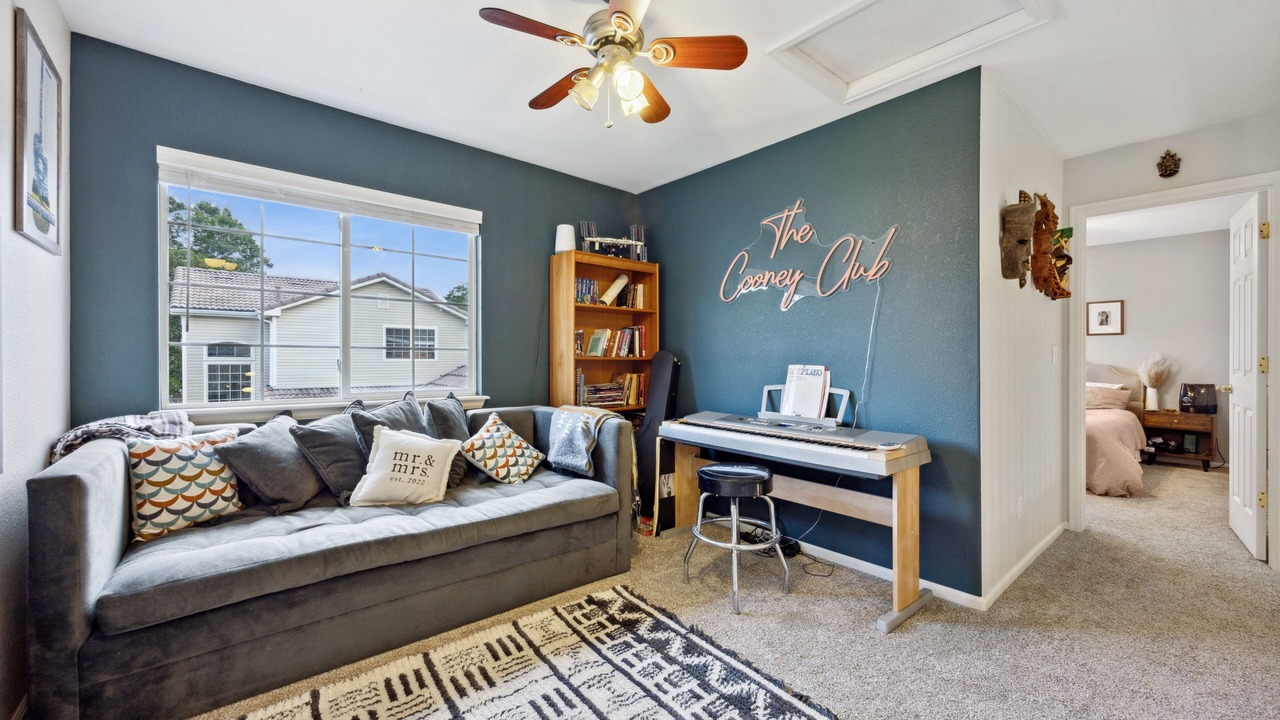 Photo of Livingroom in North Central Westminster