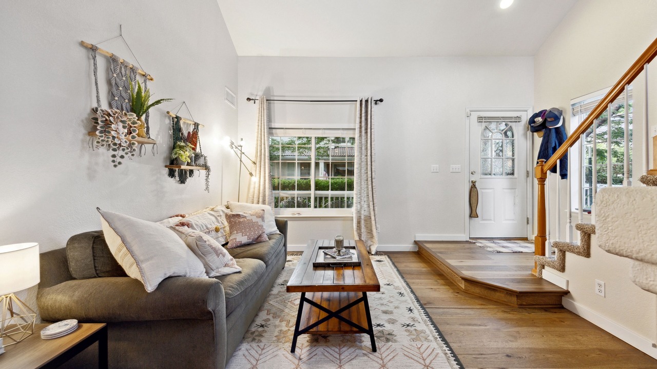 Photo of Livingroom in North Central Westminster