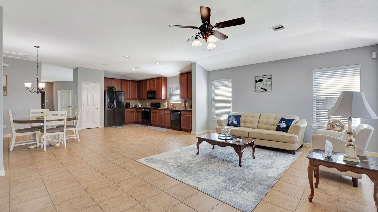 Photo of Livingroom in League City