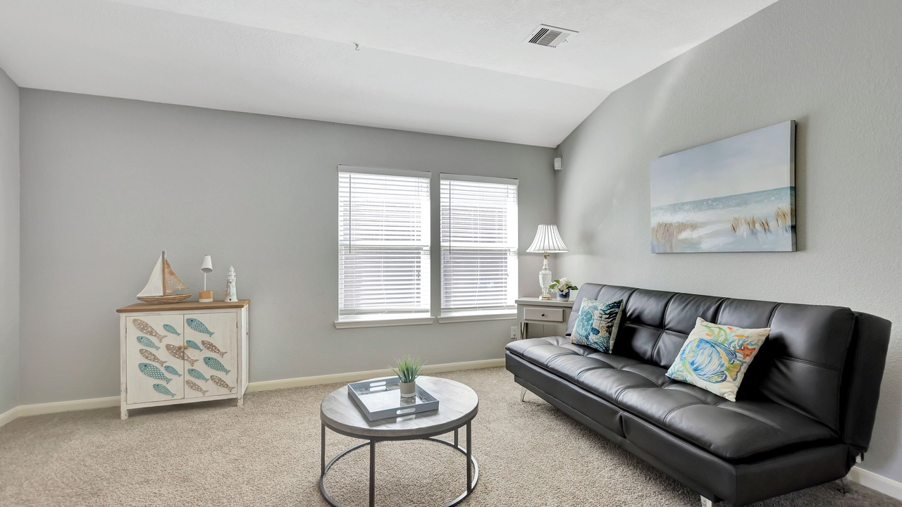 Photo of Livingroom in League City