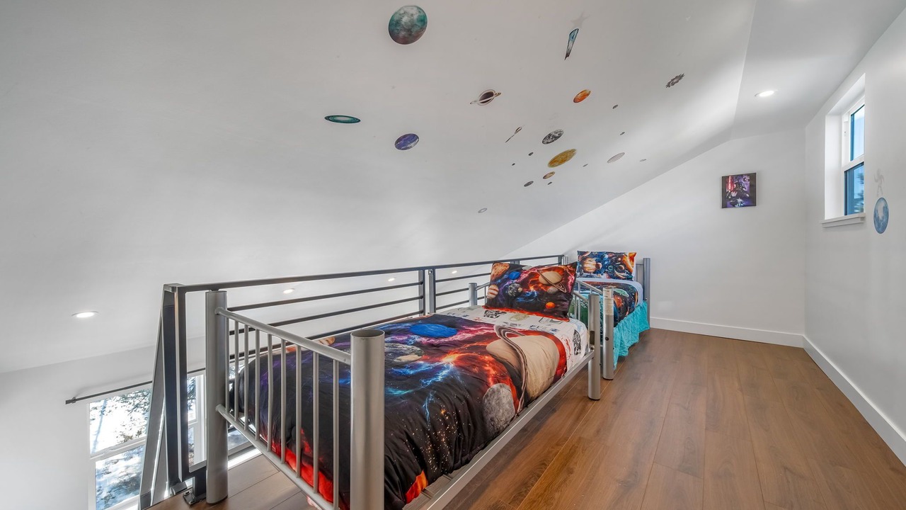 Photo of Bedroom in Pine