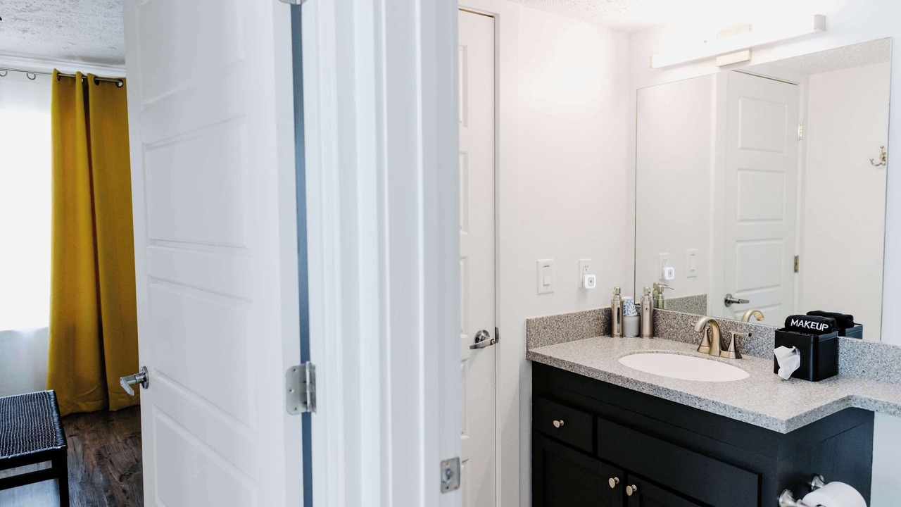 Photo of Bathroom in Music Row