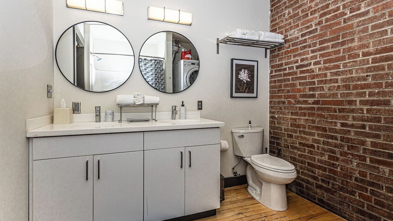 Photo of Bathroom in Old City