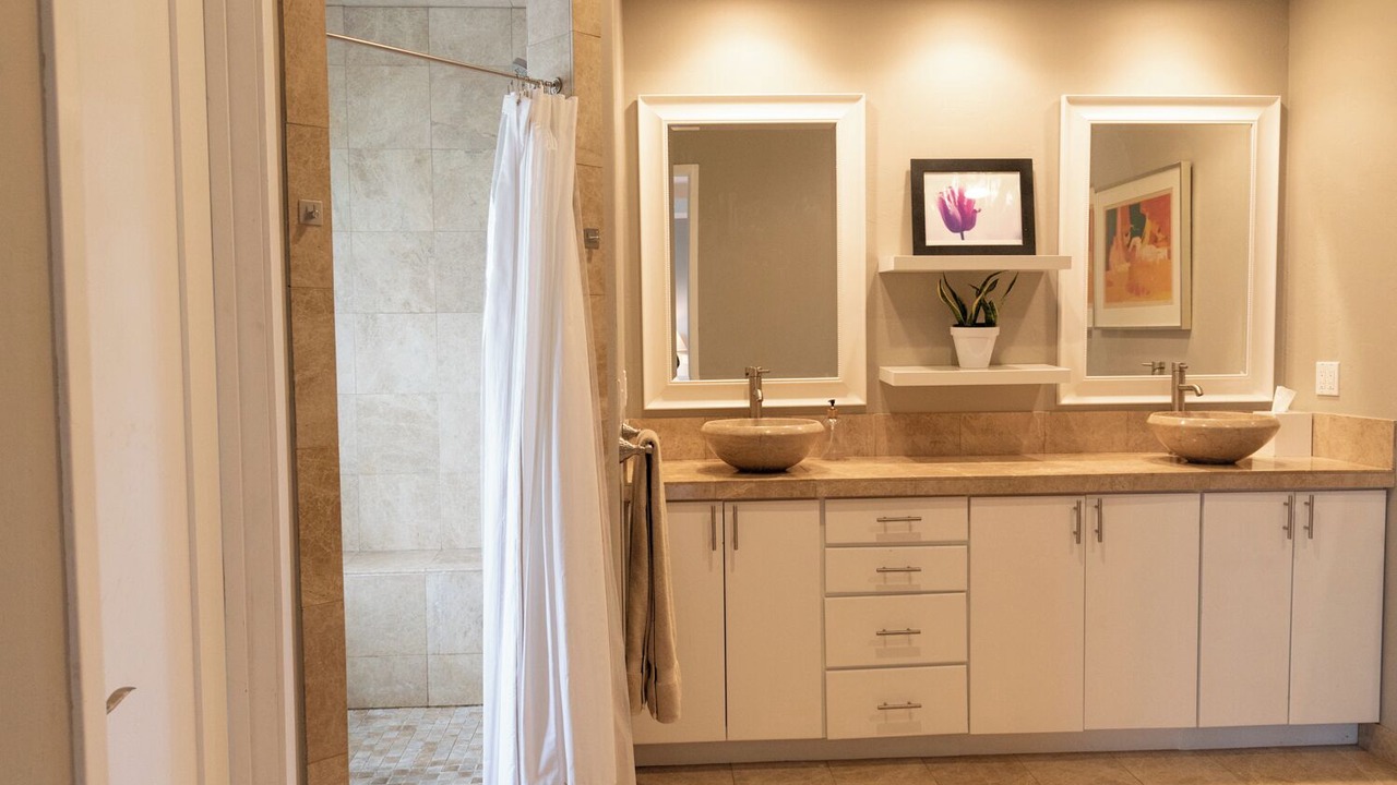 Photo of Bathroom in Dakota Ridge - Northbriar