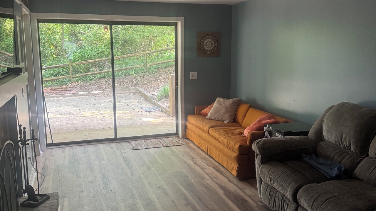 Photo of Livingroom in Albemarle