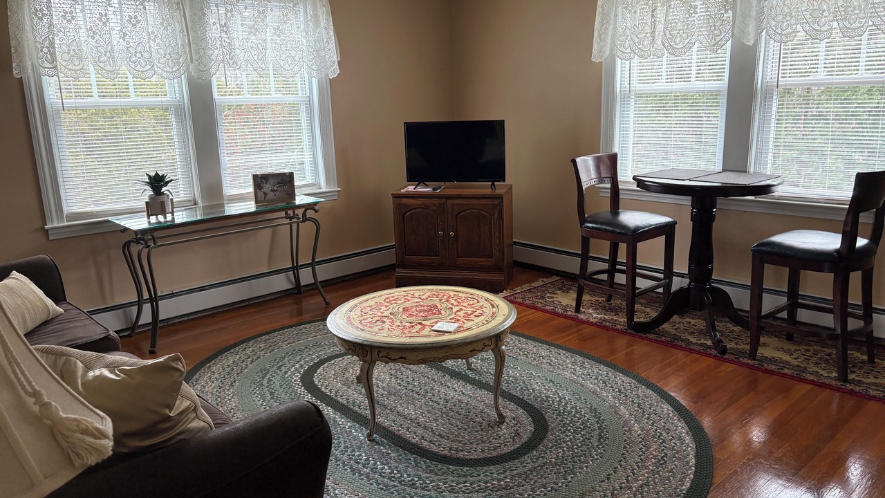 Photo of Livingroom in Millbury