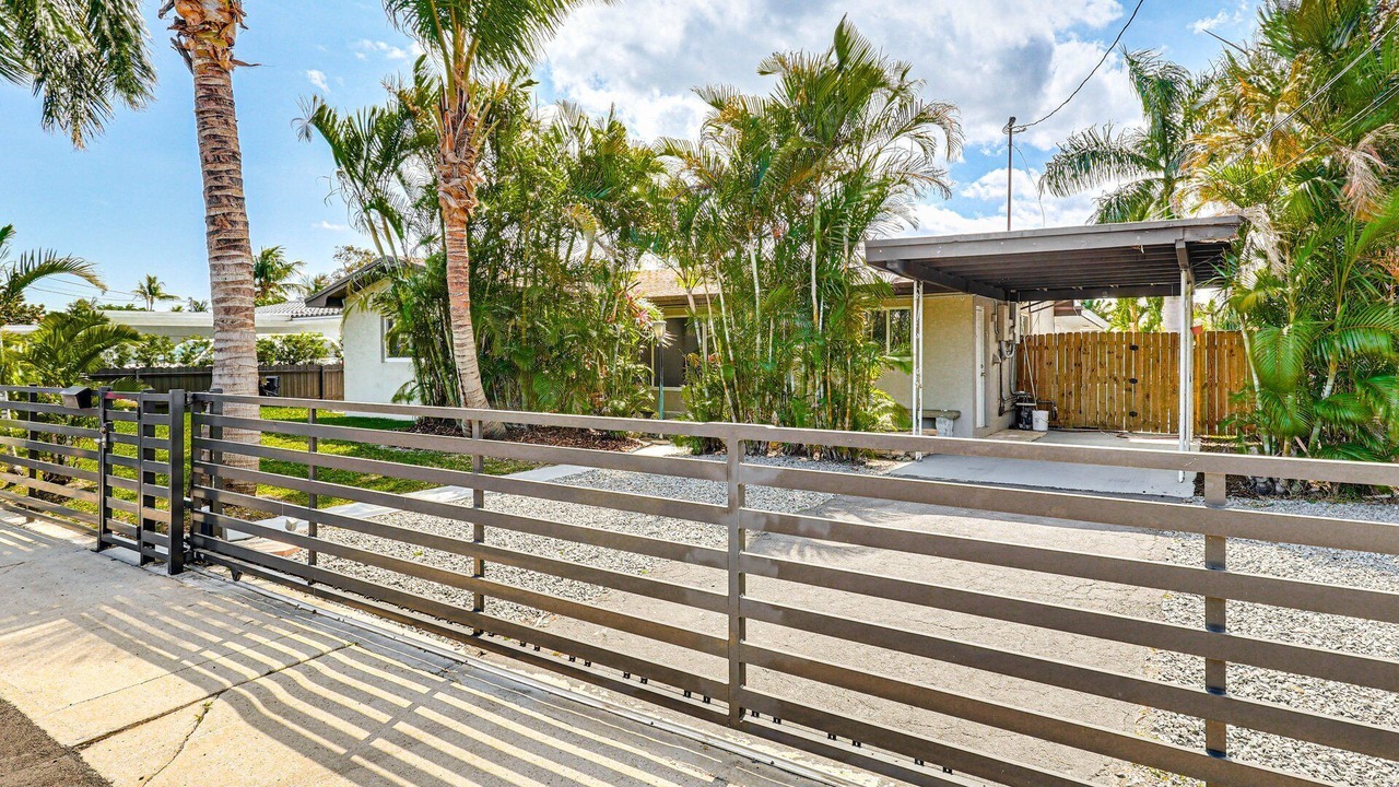 Photo of Patio Balcony in Nautilus Isle
