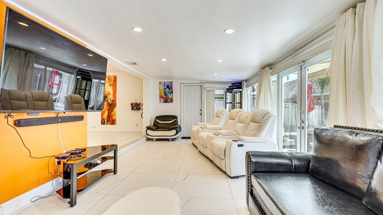 Photo of Livingroom in Nautilus Isle