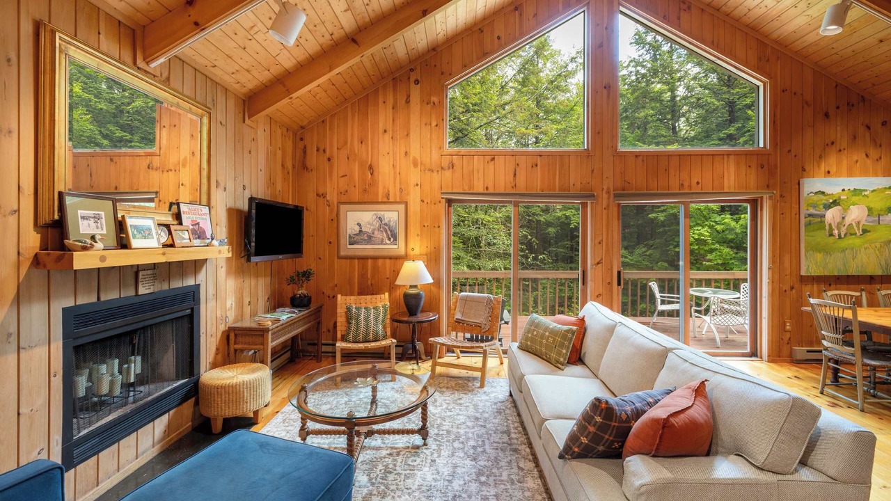 Photo of Livingroom in Becket